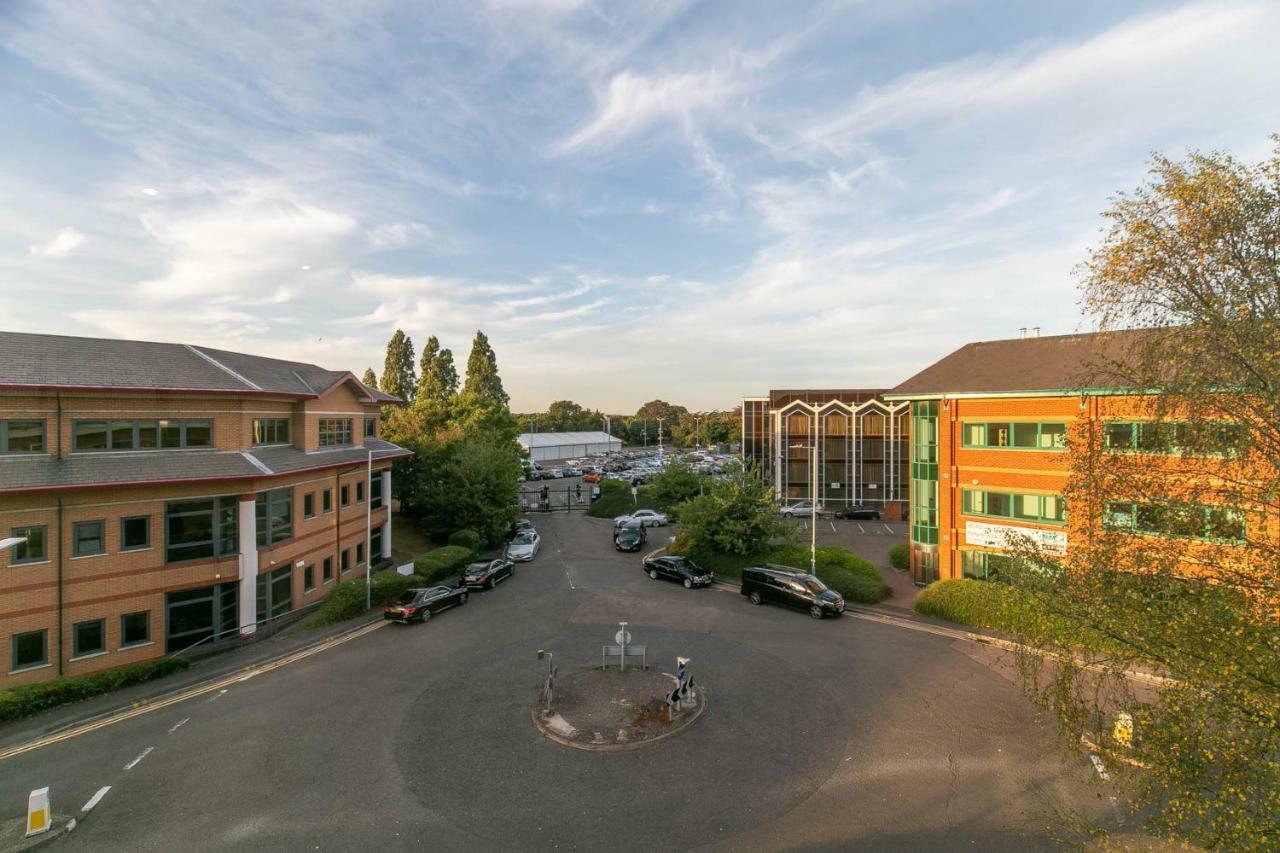 Deluxe Apartments By Heathrow Harmondsworth Exterior foto