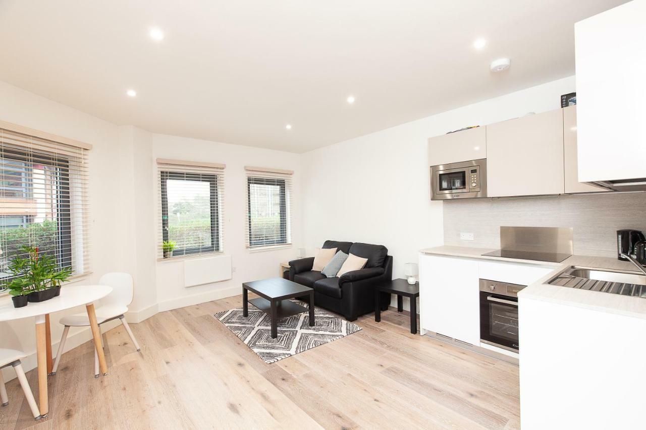 Deluxe Apartments By Heathrow Harmondsworth Exterior foto