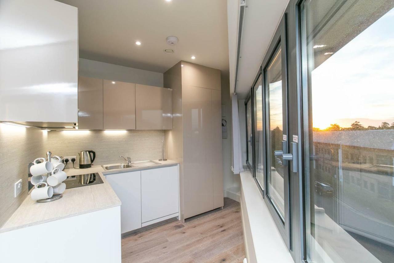 Deluxe Apartments By Heathrow Harmondsworth Exterior foto